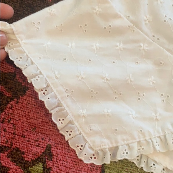 Beautiful white eyelet lace top - Picture 4 of 5